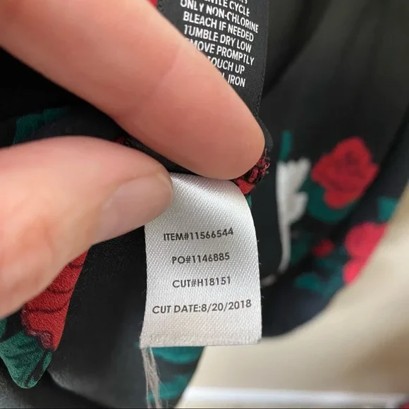 torrid black floral button front Georgette Short Sleeve Plus Size Black Top 4x. - Picture 6 of 6